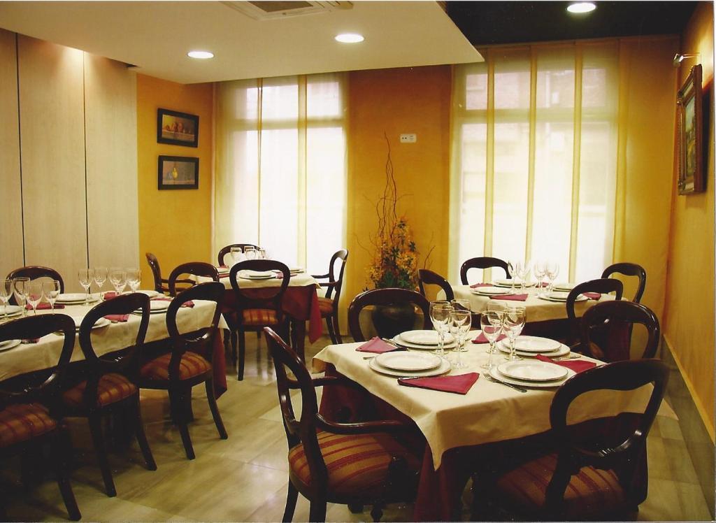 San Leonardo de Yagüe Hostal Torres מראה חיצוני תמונה