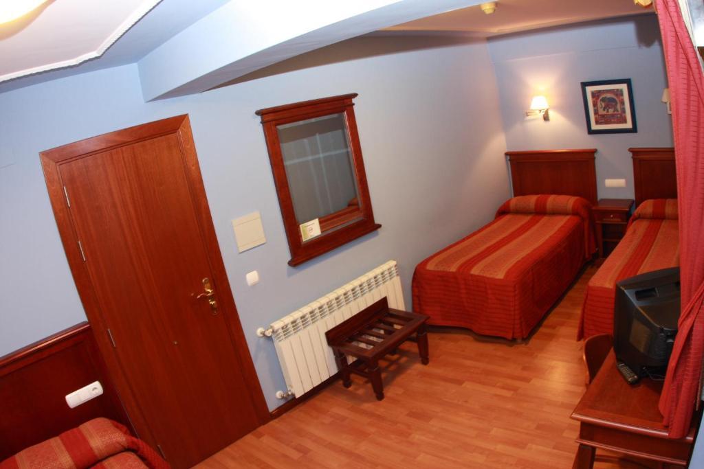 San Leonardo de Yagüe Hostal Torres חדר תמונה