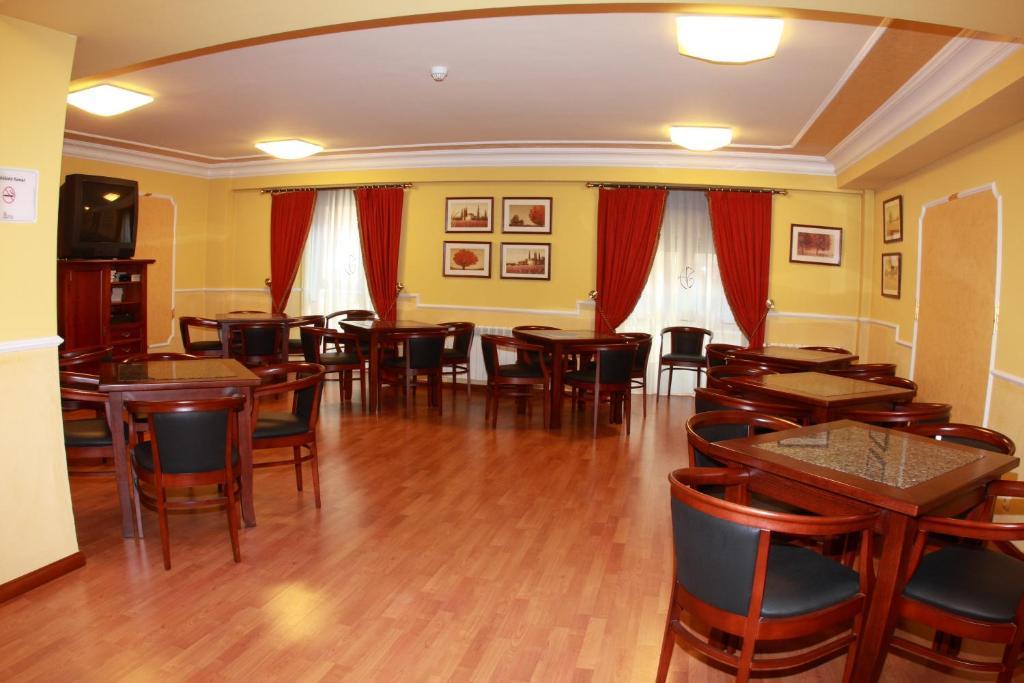 San Leonardo de Yagüe Hostal Torres מראה חיצוני תמונה