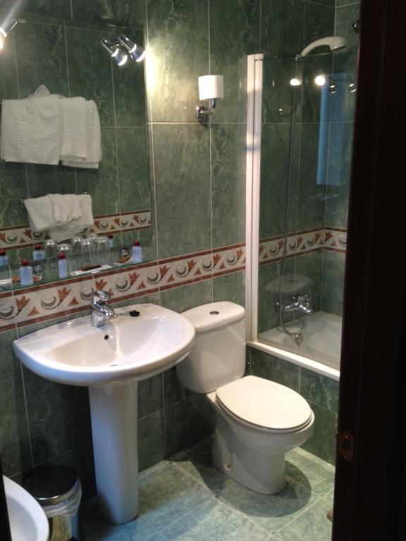 San Leonardo de Yagüe Hostal Torres חדר תמונה